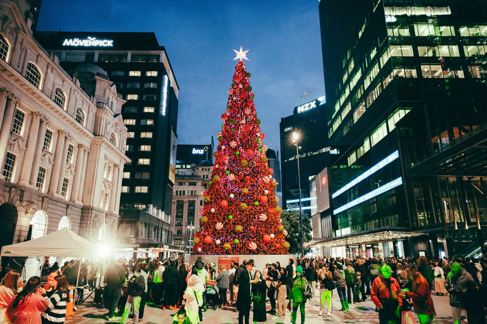 commercial outdoor christmas decorations