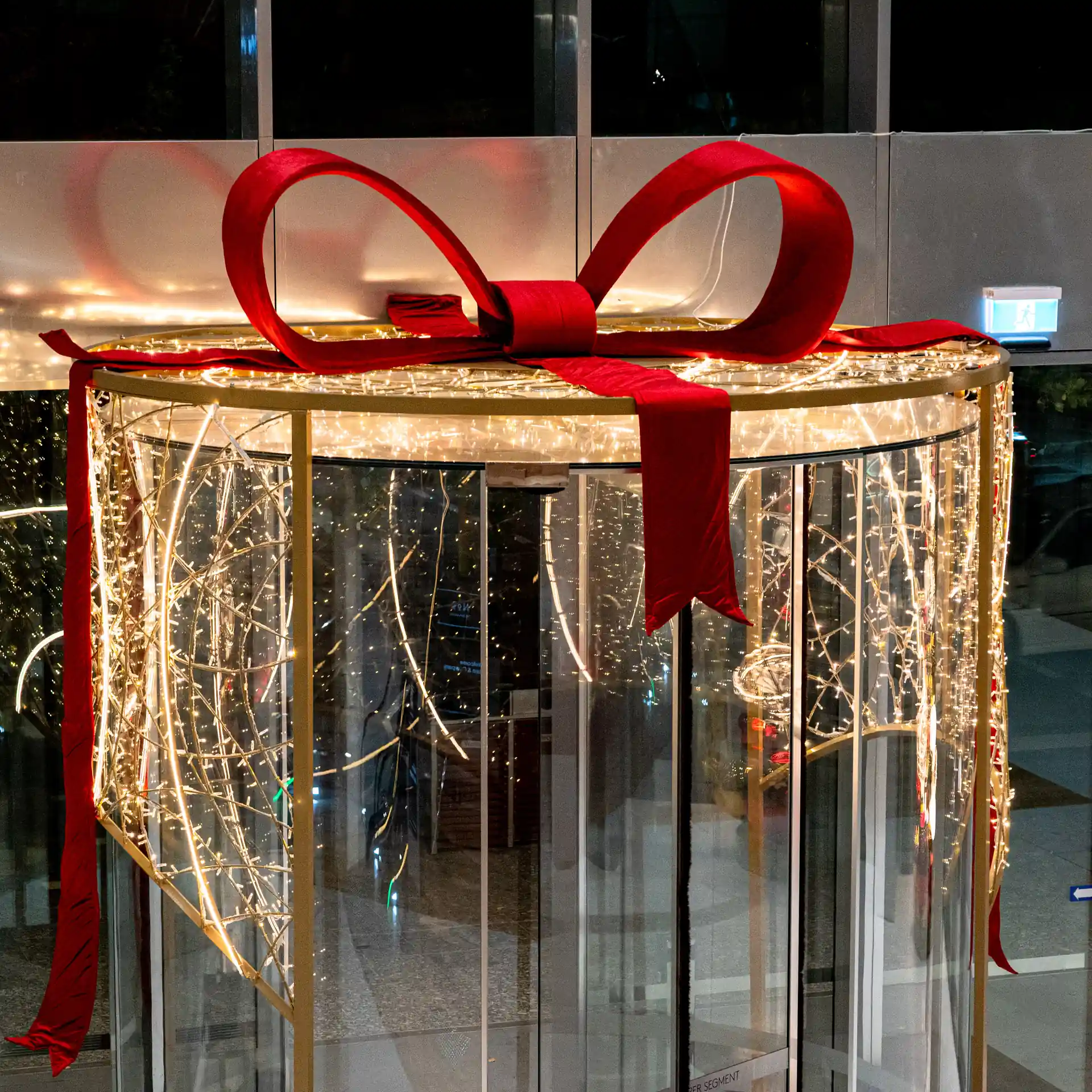 commercial outdoor christmas decorations