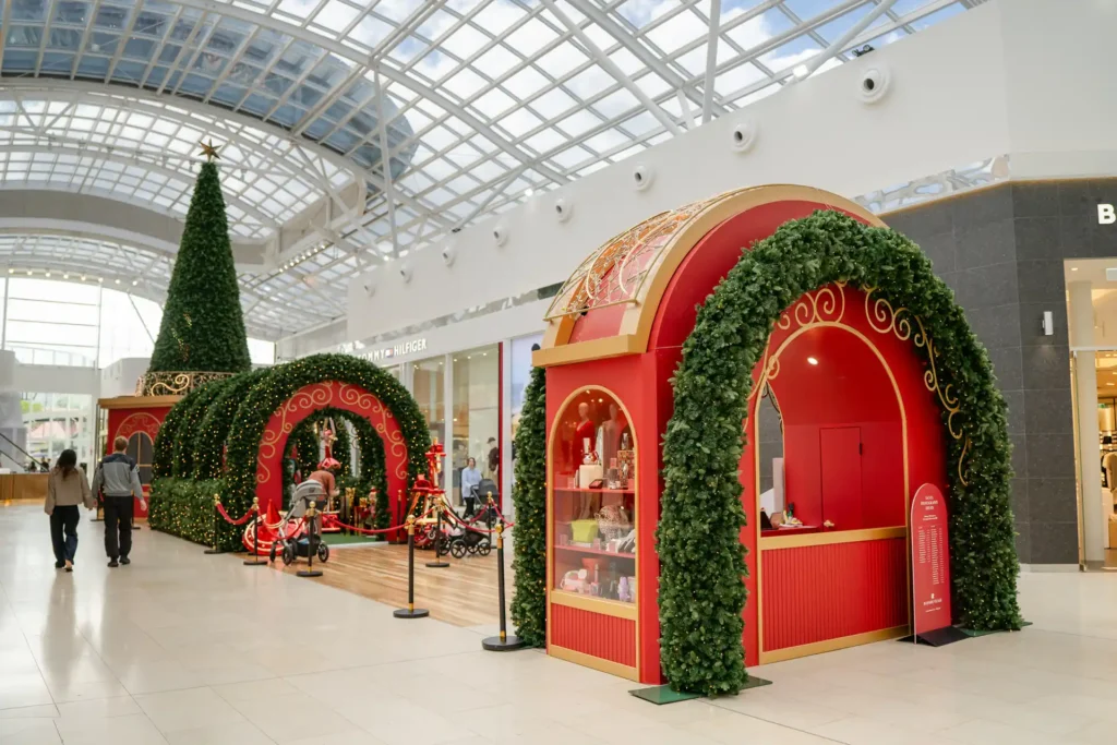 commercial outdoor holiday decorations