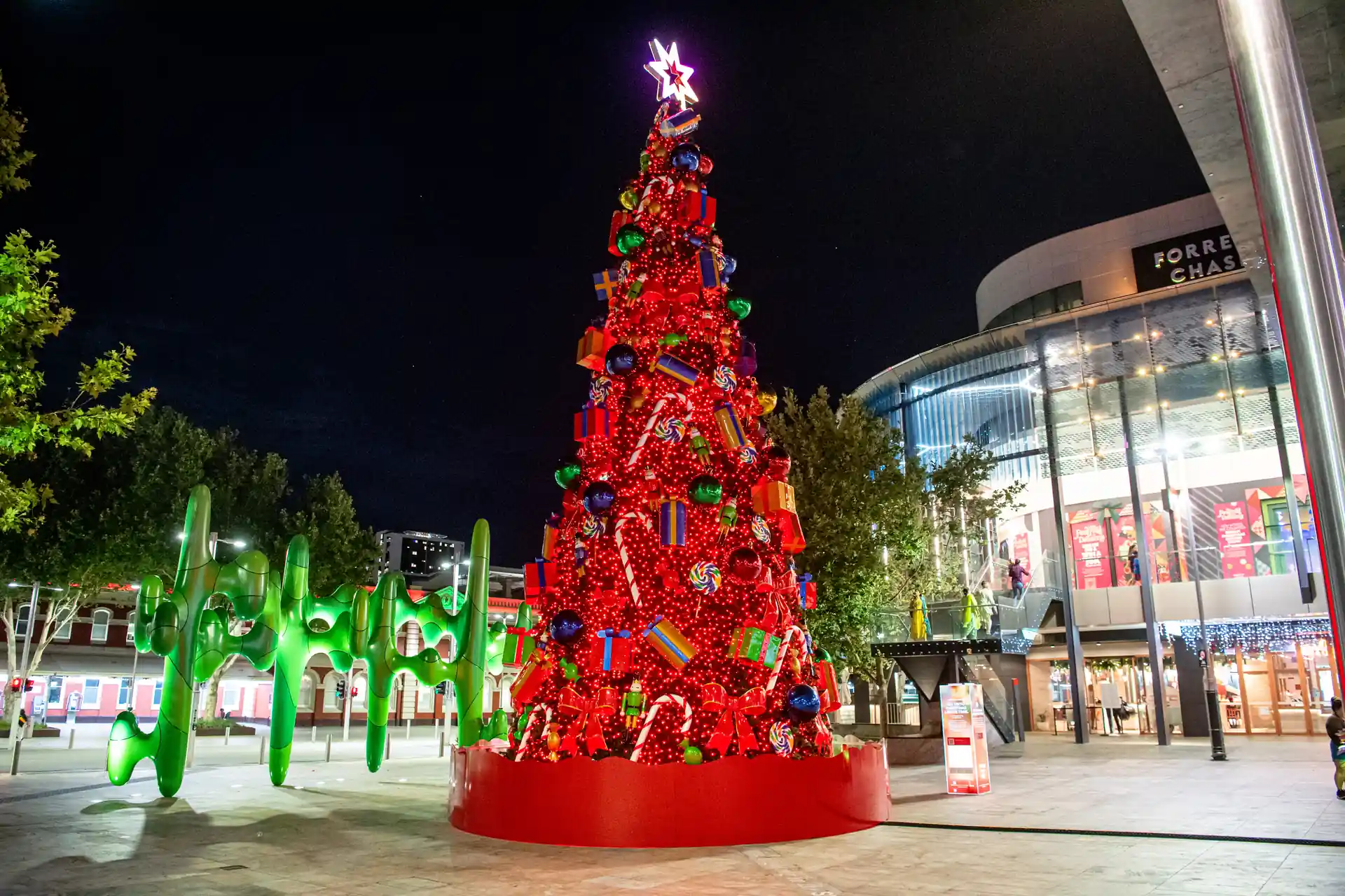 commercial holiday decorations